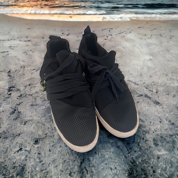 Steve Madden black stretch sneaker. Super comfy. SZ 6.5 - Picture 3 of 10